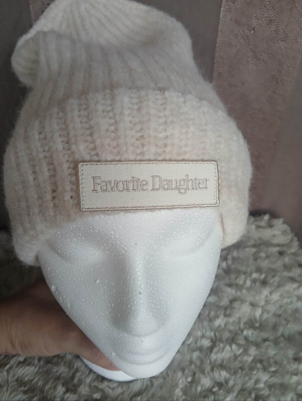 💎 Favorite Daughter Women's Hat THE LOGO PATCH RIB BEANIE Ivory - Picture 5 of 9